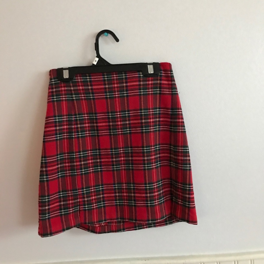 Brandy Melville festive skirt !